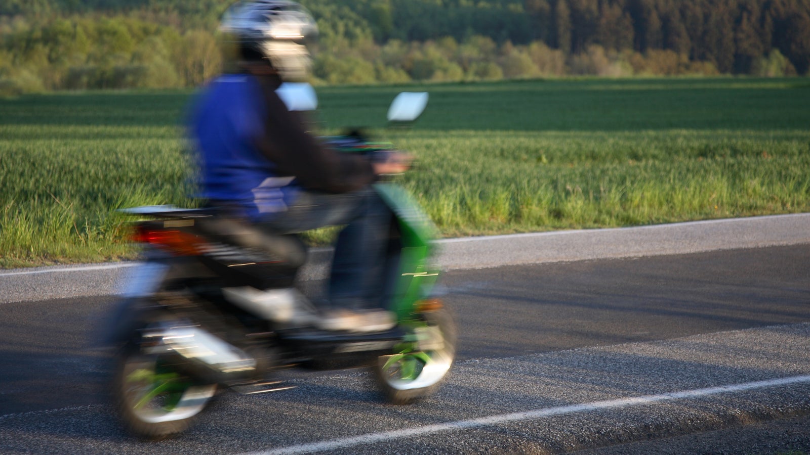 Autolenker bremste Mopedfahrer (16) aus und filmte Szenen - oe24.at